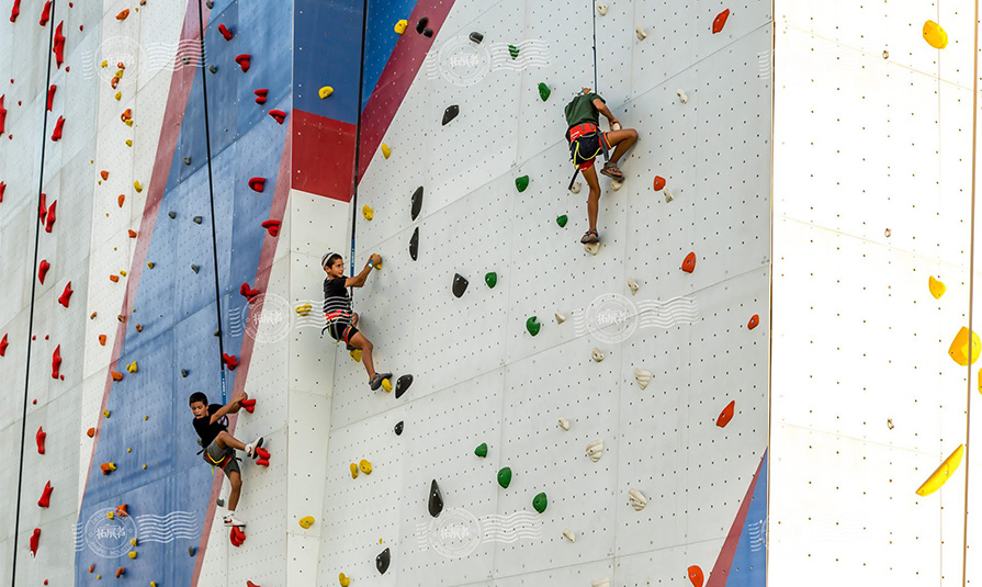 outdoor climbing center, building a climbing wall, climbing center, building a climbing gym, climbing wall maufacturer, climbing wall supplier